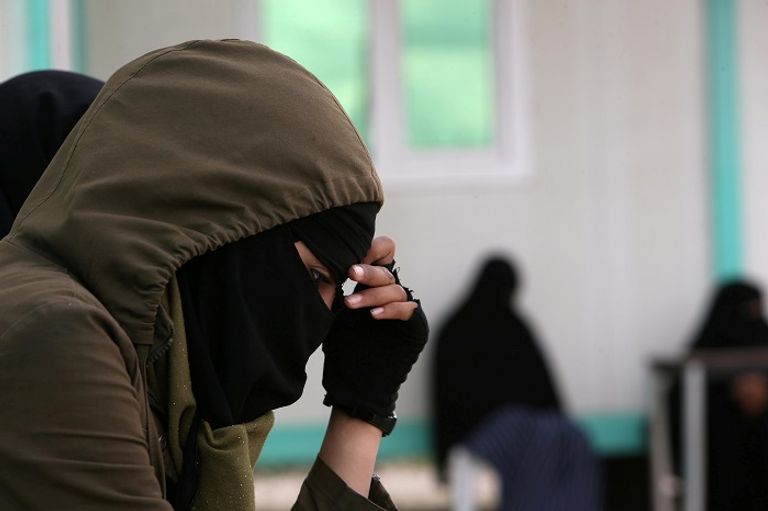 "التكفير والجاسوسية" اتهامات تلاحق نساء تزوجن "دواعش" قسرا