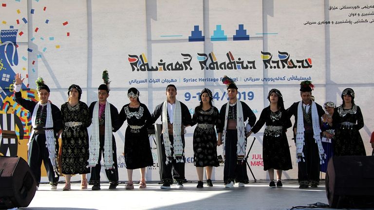 مكونات العراق تشارك المسيحيين احتفالاتهم بأعياد أكيتو في أربيل