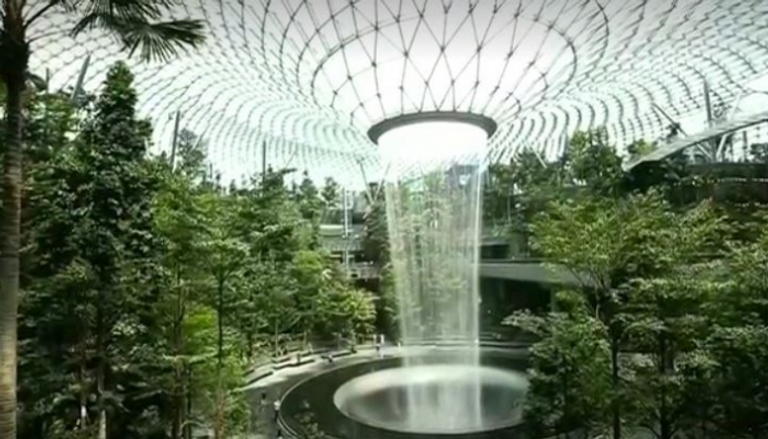 سنغافورة تستعد لتدشين أعلى شلال مياه داخلي في العالم