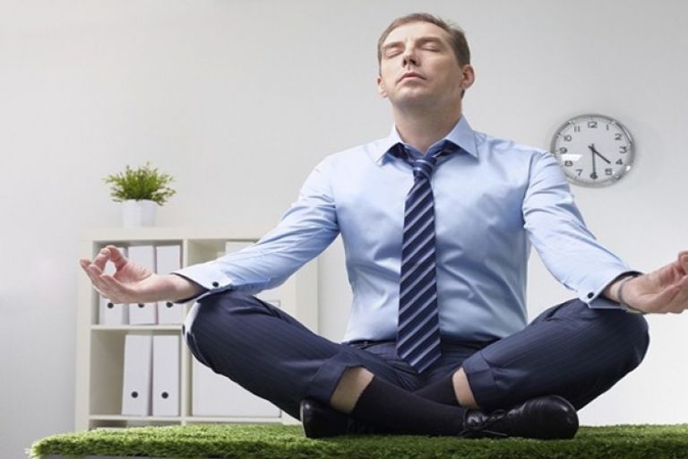 ممارسة اليوجا في مكان العمل قد تخفف الضغوط عن الموظفين