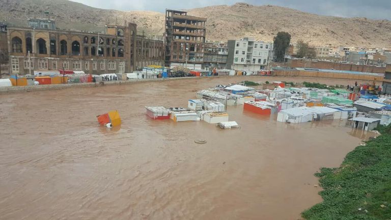 مناطق متضررة جراء الفيضانات في إيران روحاني أطلق وعودا جوفاء لصالح المتضررين من الفيضانات