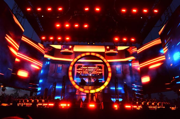 الفنان الكولومبي جي بالفين المعروف في أوساط موسيقى الريجي تون