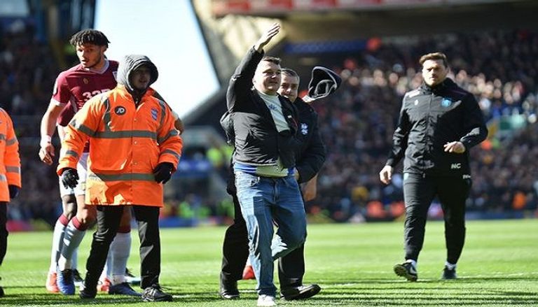 الاعتداء على لاعب أستون فيلا