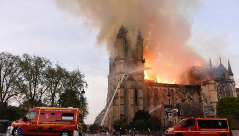 حريق كنيسة نوتردام بباريس