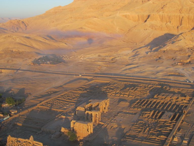 رحلات أسطورية بالبالون الطائر بالأقصر