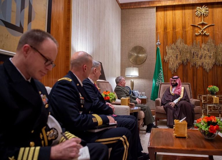 محمد بن سلمان وقائد القيادة المركزية الأمريكية والوفد 