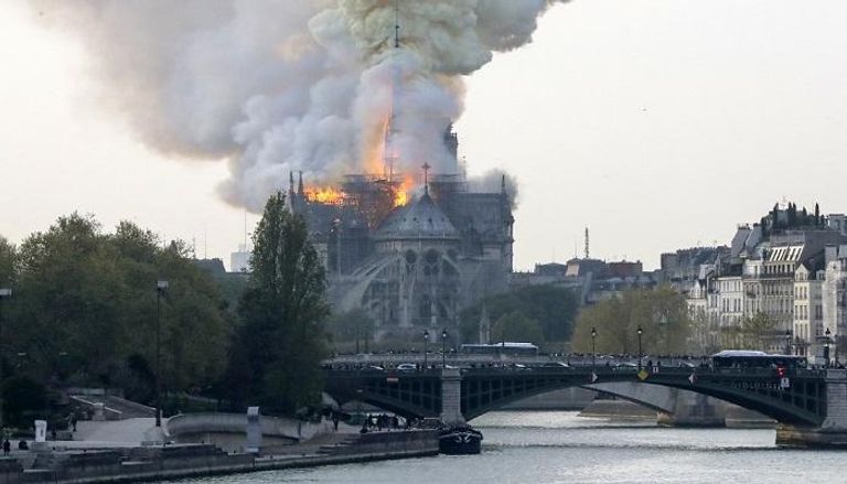 حريق كنيسة نوتردام بباريس