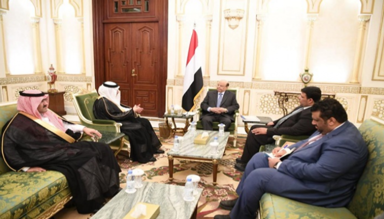 الرئيس اليمني خلال استقباله القطان والسفير آل جابر