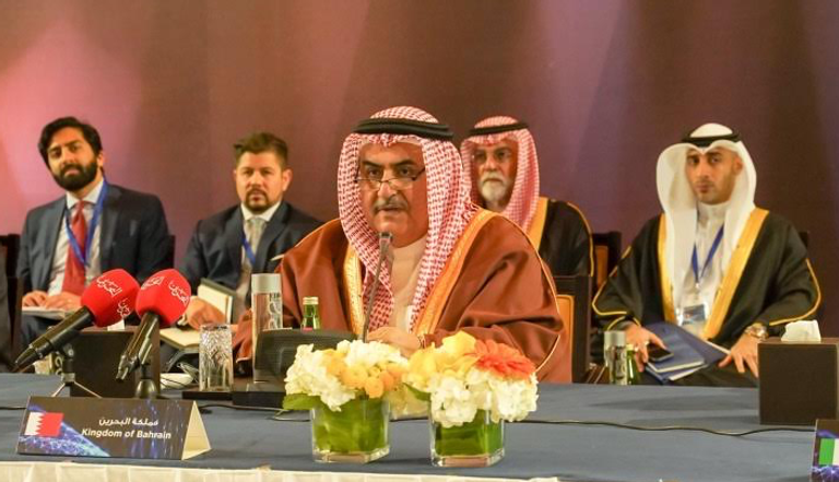 الشيخ خالد بن أحمد بن محمد آل خليفة خلال كلمته في افتتاح الاجتماع الشيخ خالد بن أحمد بن محمد آل خليفة خلال كلمته في افتتاح الاجتماع