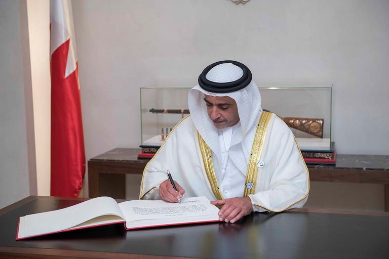 ملك البحرين يلتقي سيف بن زايد في المنامة