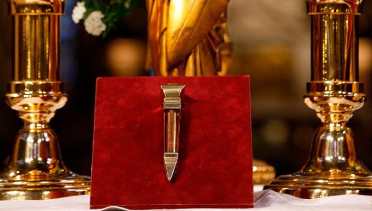 التاج المقدس