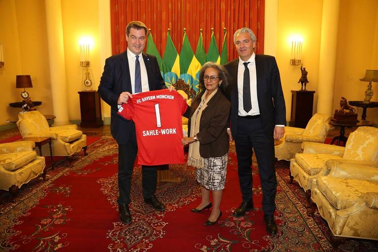 الرئيسة الإثيوبية سهل ورق مع رئيس ولاية بافاريا