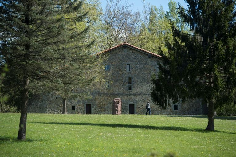 متحف النحات الإسباني تشييدا يعيد فتح أبوابه بـ40 عملا