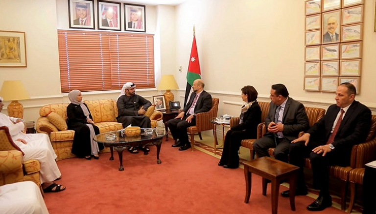 رئيس وزراء الأردن خلال استقباله وفدا إماراتيا