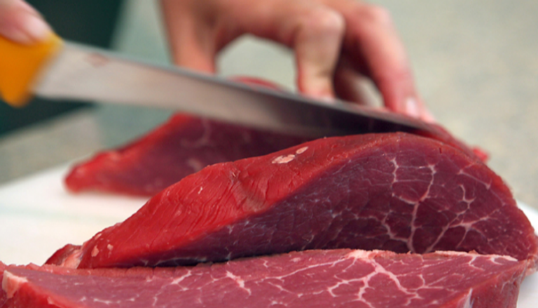 التحذير من الإفراط في أكل اللحوم الحمراء خصوصاً المُصنّعة