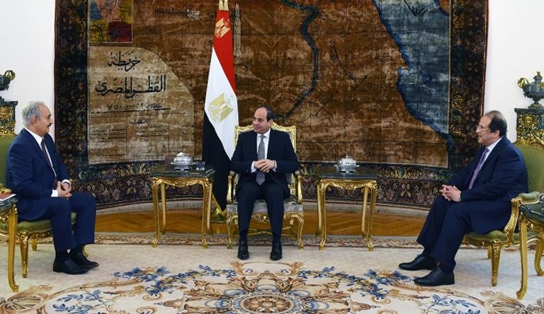 الرئيس السيسي خلال تفقده قاعدة محمد نجيب العسكرية