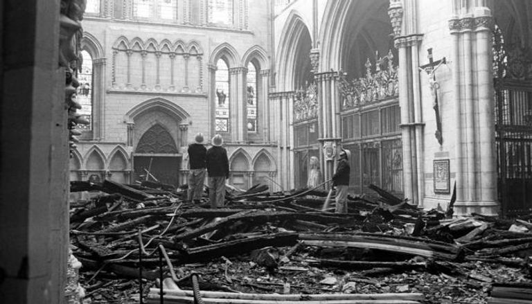 كاتدرائية "يورك مينستر" بإنجلترا احترقت عام 1948