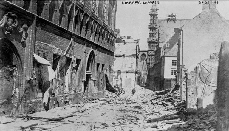 كاتدرائية "يورك مينستر" بإنجلترا احترقت عام 1948