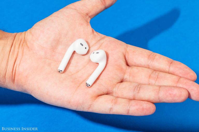سماعة أبل "Airpods" غير مقاومة للماء