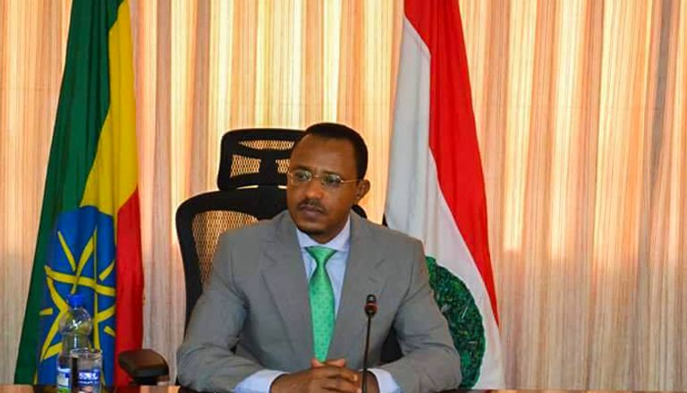 وزير الدفاع الإثيوبي لما مجرسا وعائشة محمد وزيرة تنمية المدن