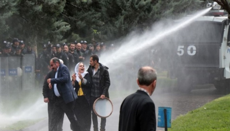 الشرطة التركية تفض مظاهرة ضد أردوغان 
