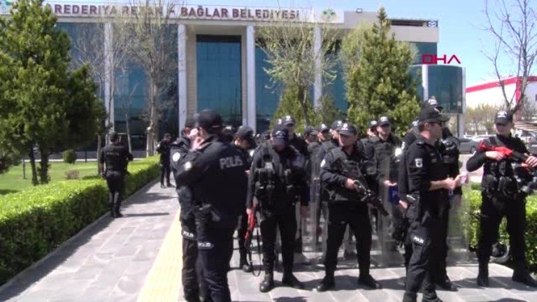 الشرطة التركية تفض مظاهرة ضد أردوغان