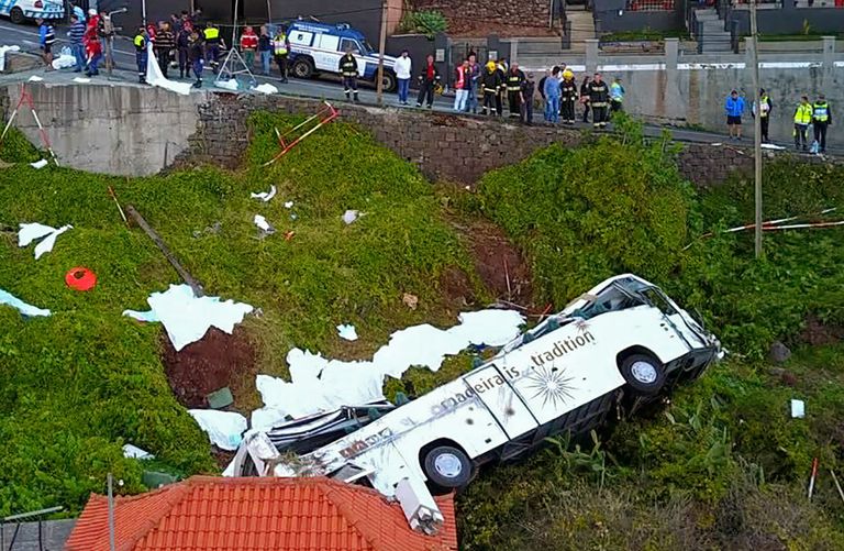 مصرع 28 شخصا في حادث حافلة سياحية بالبرتغال