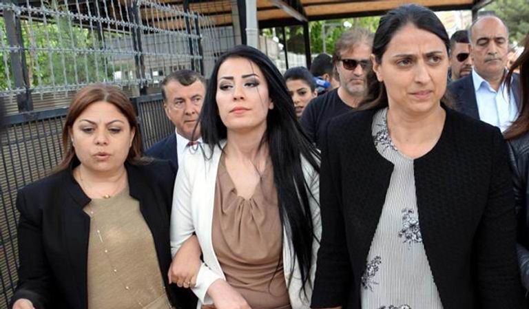 السلطات التركية تواصل تكميم الأفواه