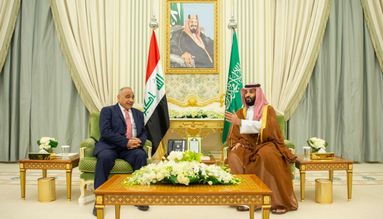 ولي العهد السعودي خلال استقباله رئيس وزراء العراق