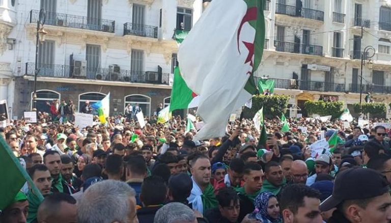 مظاهرة في الجزائر مطالبة برحيل رموز نظام بوتفليقة