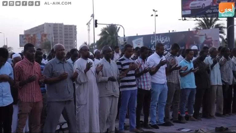 لوحات جرافيتي عملاقة في ساحة الاعتصام بالخرطوم