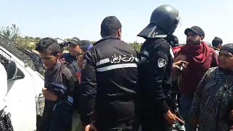 مواجهات بين قوات الأمن ومحتجين في تونس يوسف الشاهد - أرشيفية