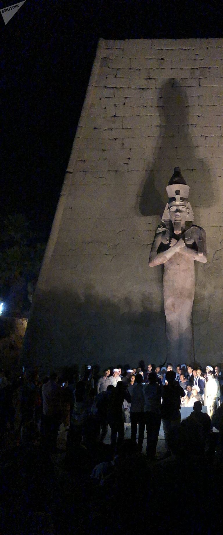 تمثال للملك رمسيس الثاني في الأقصر