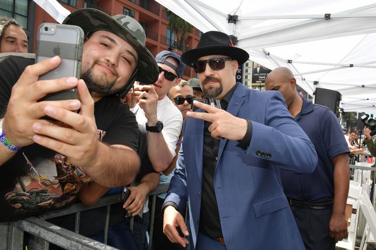 فرقة "سايبرس هيل" تدشن نجمتها على رصيف الفن في هوليوود