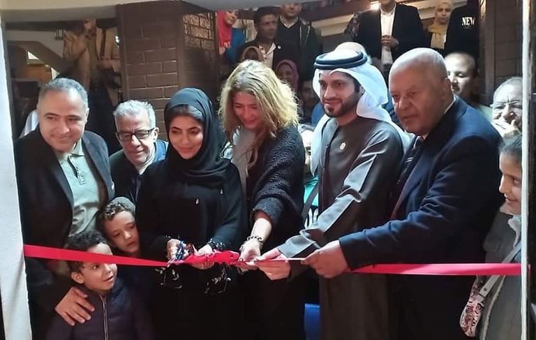 آمنة الحمادي في معرضها بالقاهرة