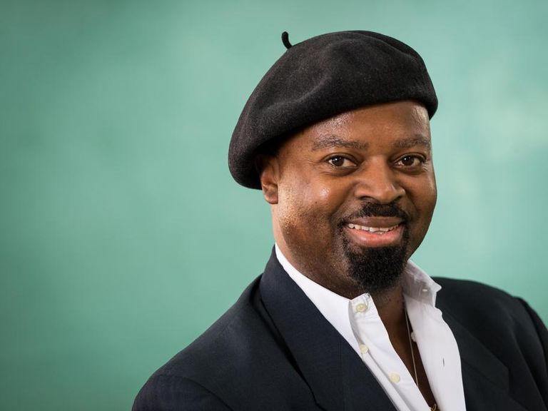 الروائي النيجيري بن أوكري 