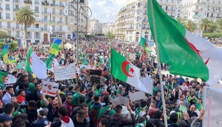 مظاهرات حاشدة بالجزائر في الجمعة التاسعة 
