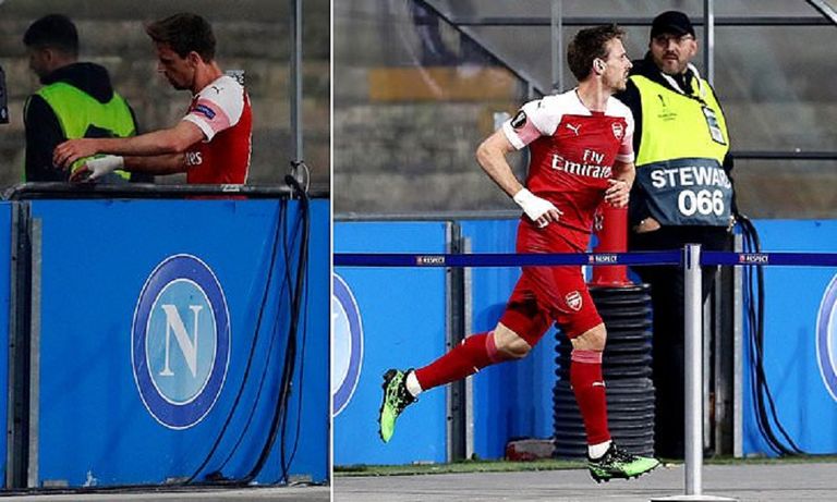 ناتشو مونريال مدافع أرسنال خلال مواجهة نابولي ناتشو مونريال مدافع أرسنال