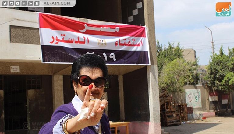 الناخبون يدلون بأصواتهم في اليوم الأول للاستفتاء