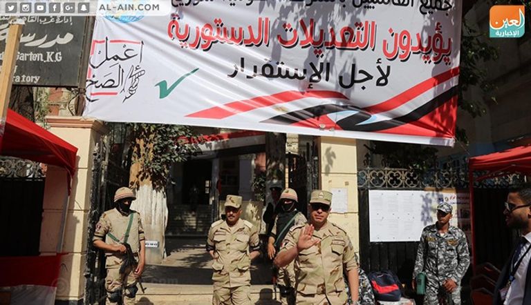 الناخبون يدلون بأصواتهم في اليوم الأول للاستفتاء