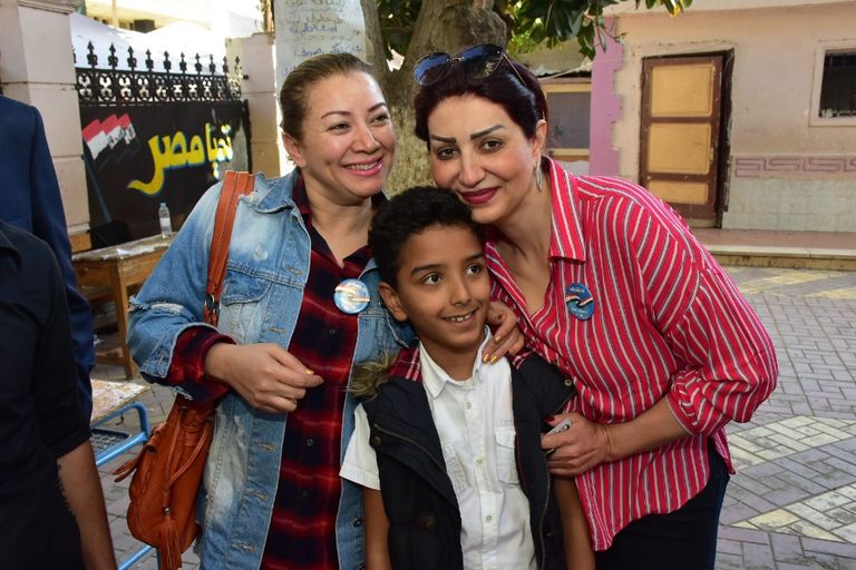 نادية الجندي بعد الإدلاء بصوتها.