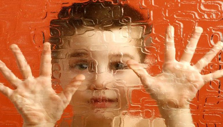 تفادي عتاب الطفل أولى خطوات الحماية من العصبية.