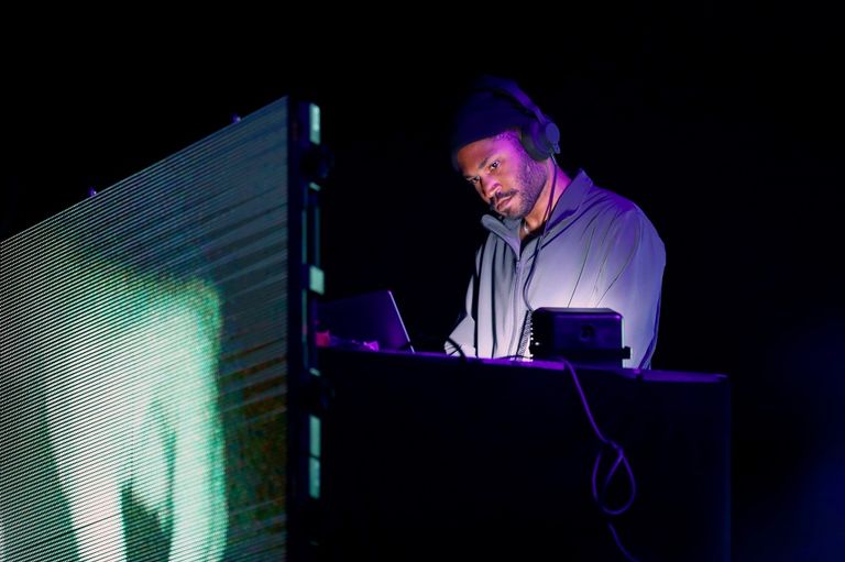 الفنان الكولومبي جي بالفين