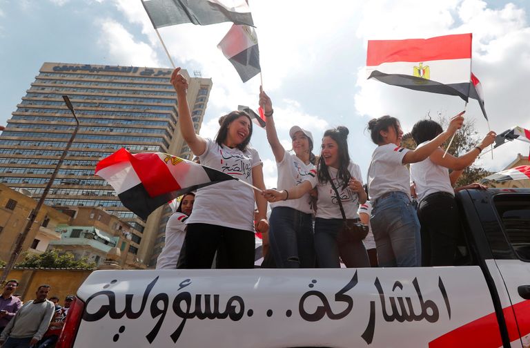 ابتسامة أمل على وجوه المصريين ابتسامة أمل على وجوه المصريين