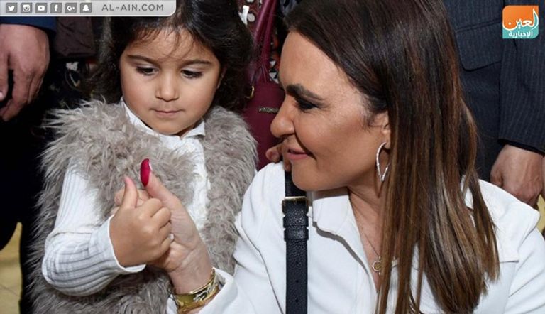 وزيرة الاستثمار المصرية وحفيدتها