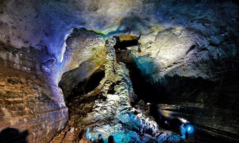 تتميز جزيرة جيجو بالعديد من المرافق السياحية