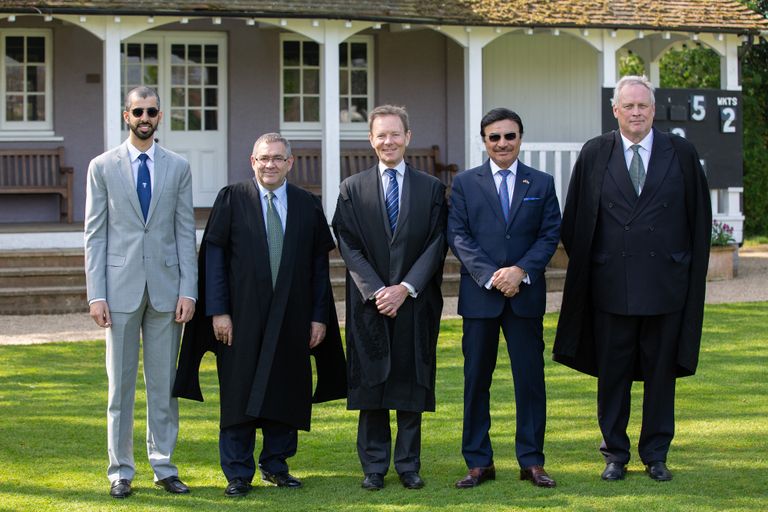 تخريج 94 إماراتياً من المنتسبين لبرنامج الذكاء الاصطناعي في بريطانيا