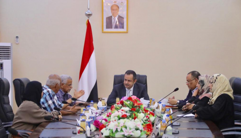 جانب من لقاء رئيس حكومة اليمن بلجنة الانتخابات
