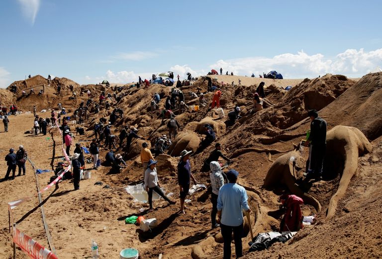 منحوتات على رمال الشواطئ في بوليفيا احتفالا بعيد القيامة