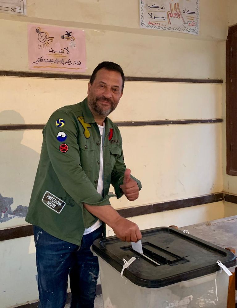 محمد سعد مع الجنود المصريين.